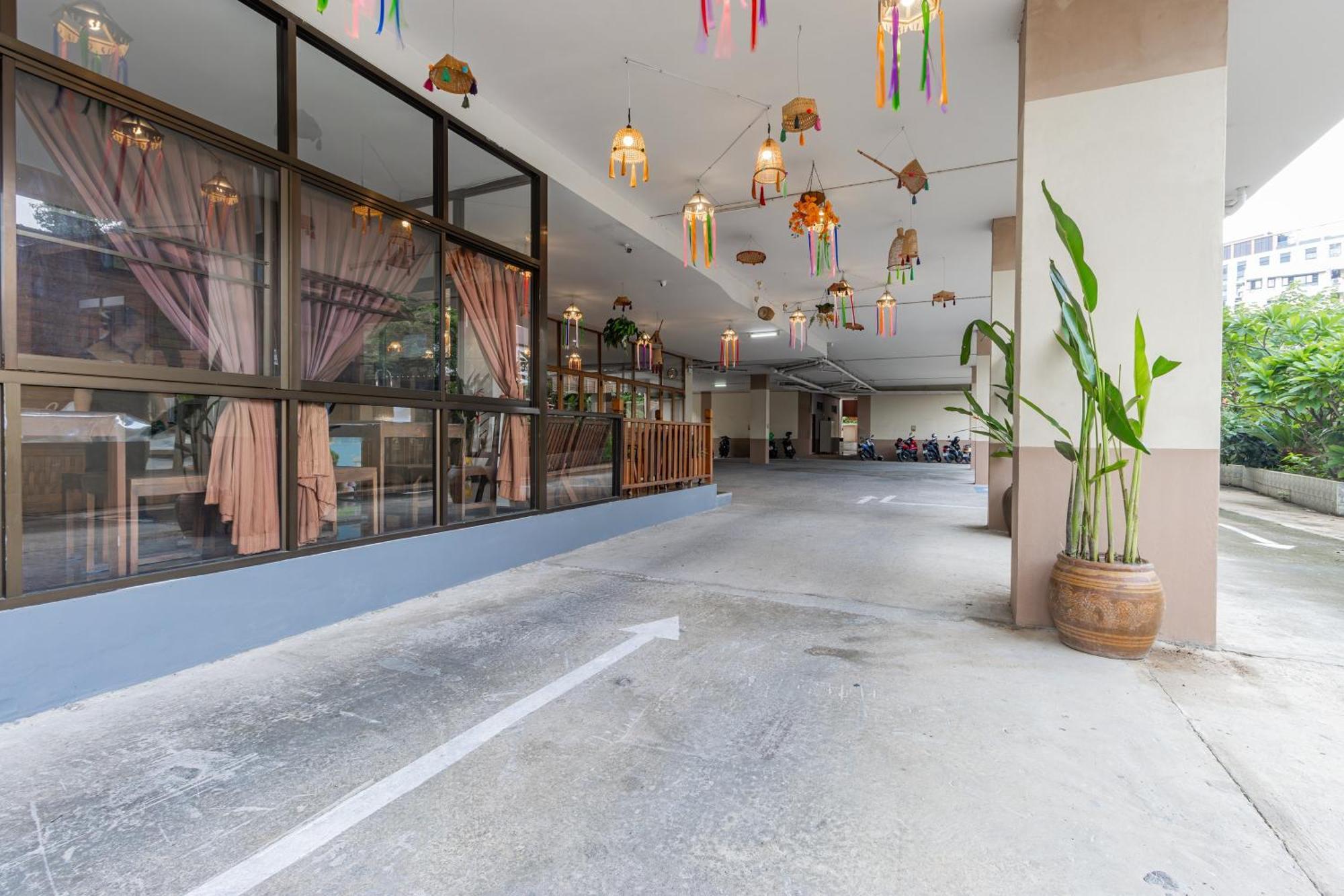 Budget Stars Hotel チエンマイ エクステリア 写真